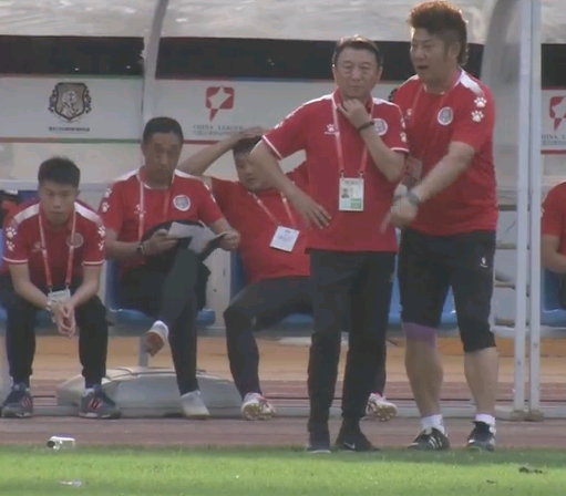 恩波利逼平领头羊,青年近卫军展现顽强斗志  恩波利逼平领头羊,青年近卫军展现顽强斗志